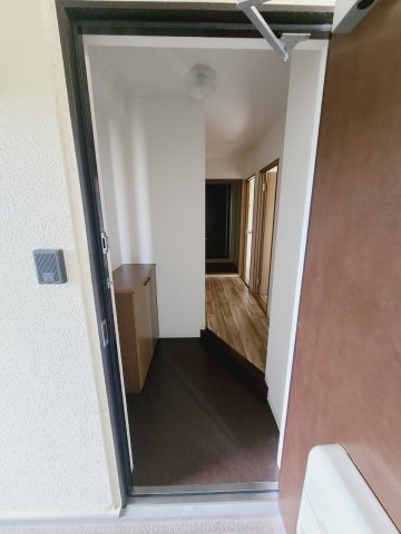 岡本マンションの玄関