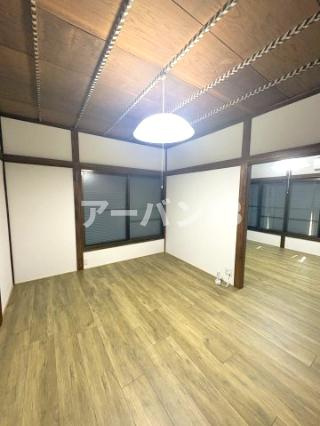 アート多摩湖町貸家の内装