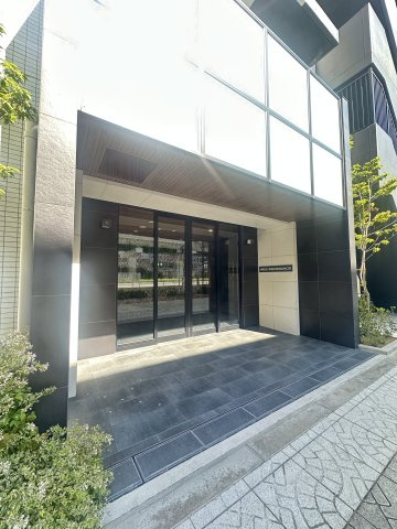 アプリーレ西本町のエントランス