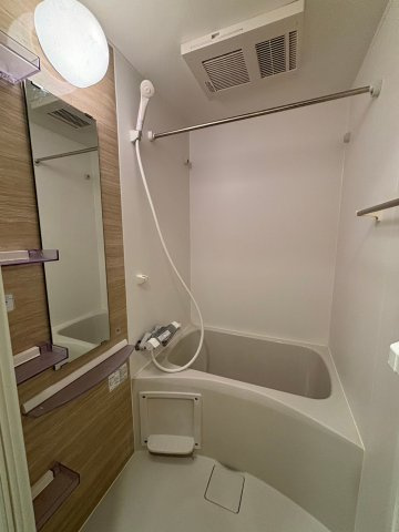 アプリーレ西本町の浴室