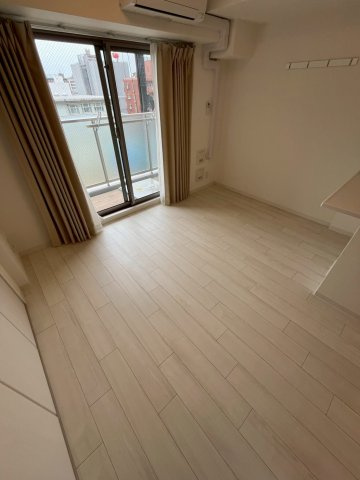 ブランTAT西宮江上町の居間・リビング