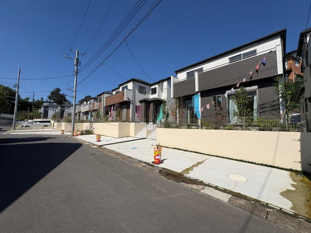 柏市大室新築戸建の前面道路含む現地写真