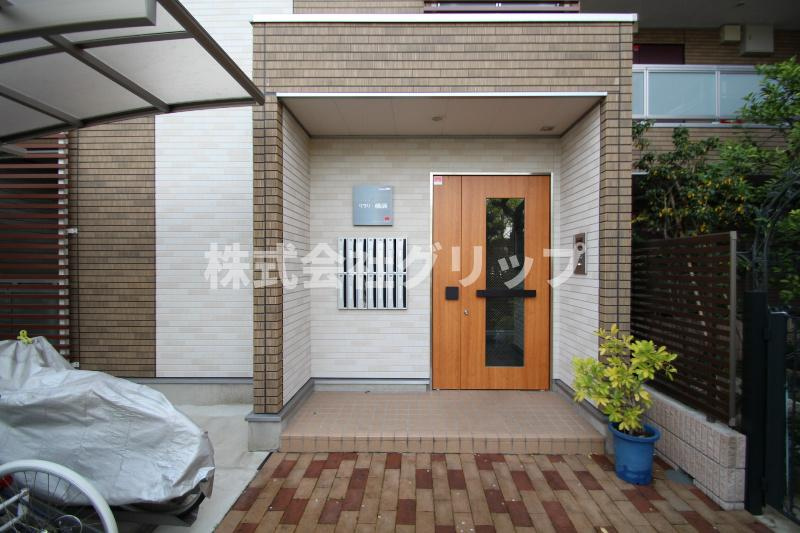 横浜市保土ケ谷区神戸町の賃貸マンションのエントランス
