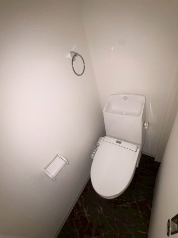 プレジール高取山町A棟のトイレ|ゆったりとした空間のトイレです