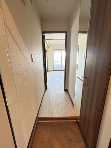サンビルダー板宿の玄関