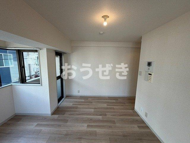 ライオンズプラザヨコハマ戸部の居間・リビング