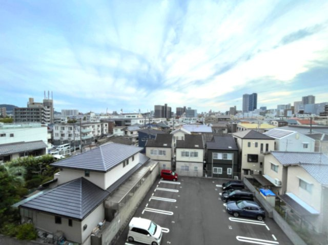 ロイヤルパレス曙町の展望|5階住戸で、前面棟がないため見晴らしのよい眺望です。