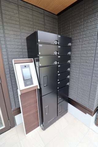 D-PRECIOUS深大寺東町の玄関