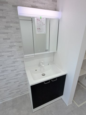 豊科高家　建売住宅の独立洗面台