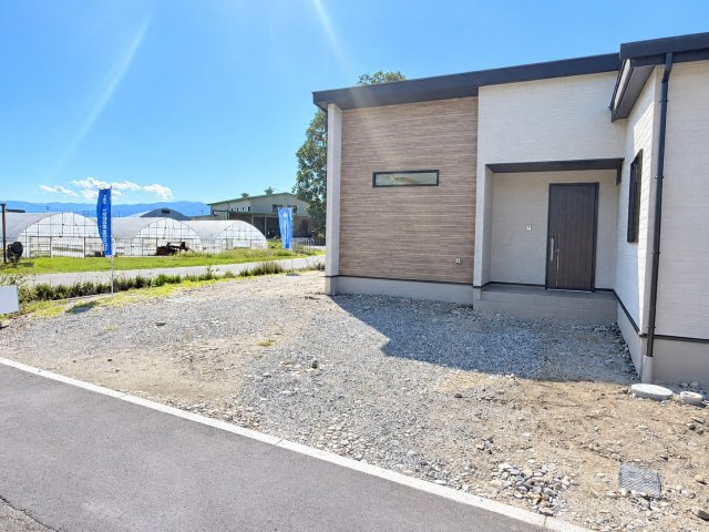 豊科高家　建売住宅の玄関