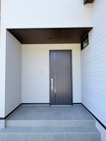 豊科高家　建売住宅の玄関