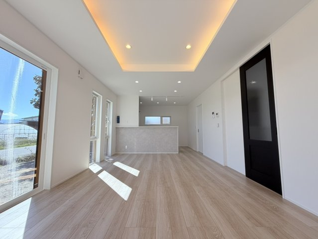豊科高家　建売住宅の居間・リビング