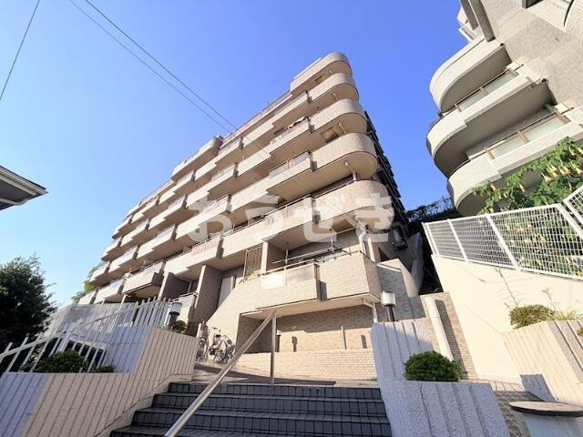 ロイヤルガーデンワコーレ上永谷の外観