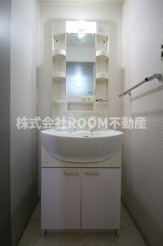 ハリーファーストの洗面所|ゆったりとスペースのある洗面所