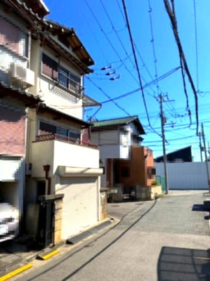 【外観】 | 堺市西区浜寺石津町西5丁　中古戸建 | 南海本線「諏訪ノ森」駅まで徒歩6分！小学校・スーパーも徒歩圏内の家族に嬉しい住環境。
