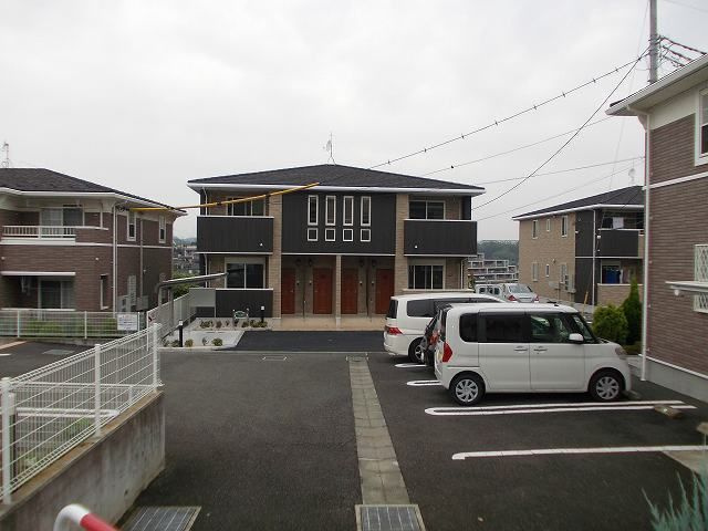 町田市金井ヶ丘４丁目のアパートの駐車場