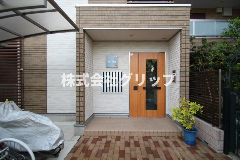 リブリ・横浜のエントランス