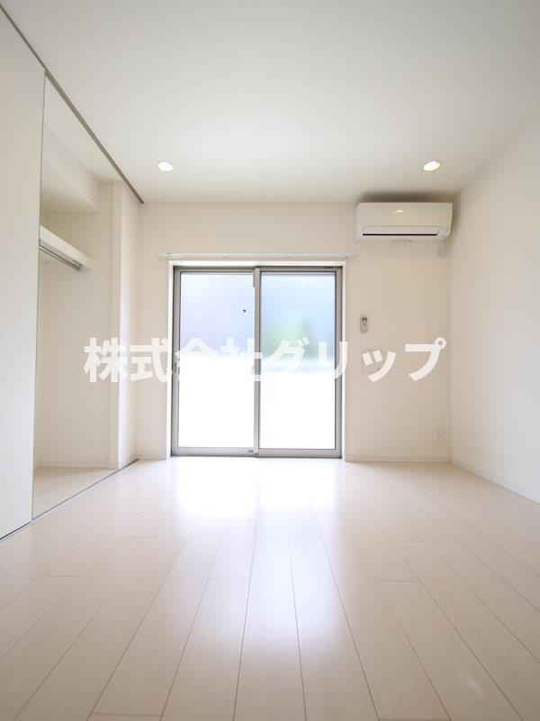 リブリ・横浜の洋室