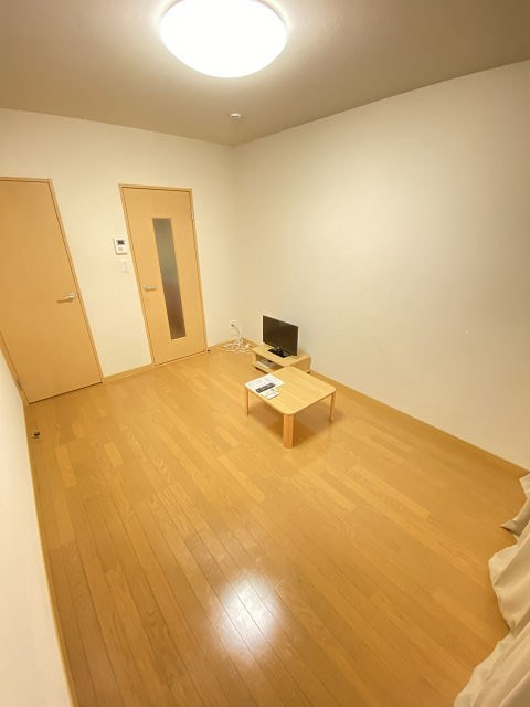 尼崎市長洲西通１丁目のアパートの寝室|開放的な寝室です