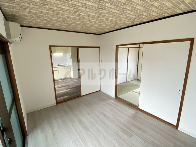 柏原市法善寺４丁目の賃貸マンションの洋室