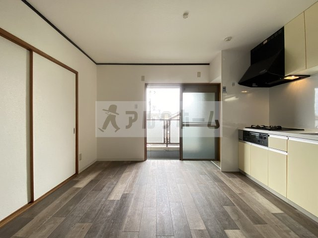 柏原市法善寺４丁目の賃貸マンションの居間・リビング
