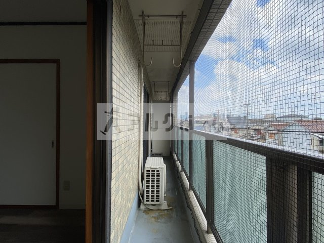 柏原市法善寺４丁目の賃貸マンションのバルコニー