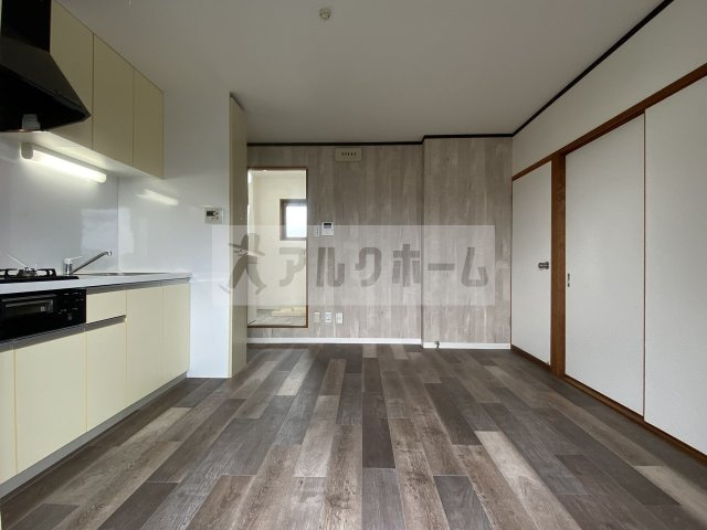 柏原市法善寺４丁目の賃貸マンションの居間・リビング