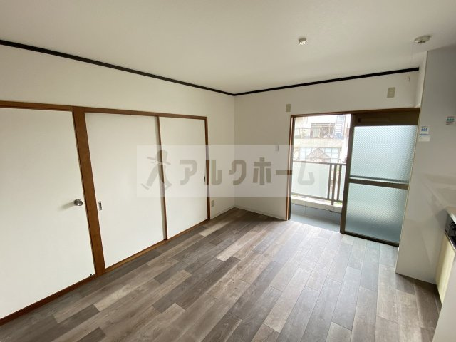 柏原市法善寺４丁目の賃貸マンションの居間・リビング