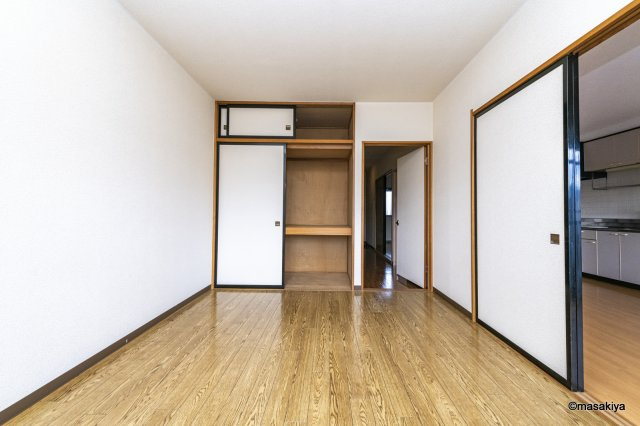 レジデンス西和田の居間・リビング