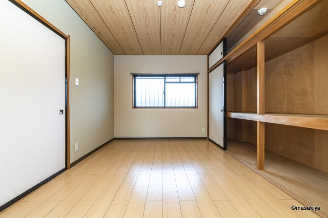 レジデンス西和田の洋室