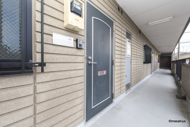 レジデンス西和田の玄関