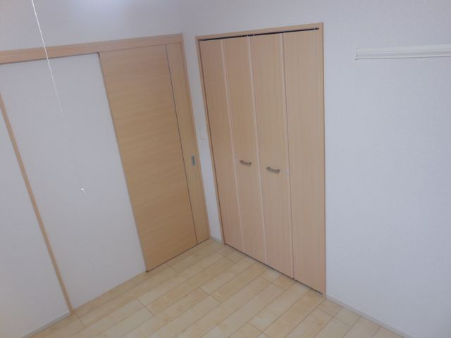 ローヤルマンションの寝室