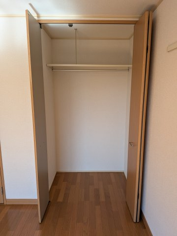【収納】 | レトアＶ－２９ | お洋服もたくさんしまえます