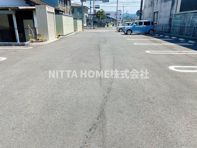 翔タイムⅡの駐車場|敷地内に駐車場です！