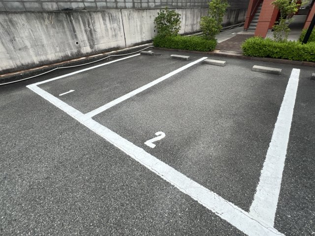 グランドールＡの駐車場