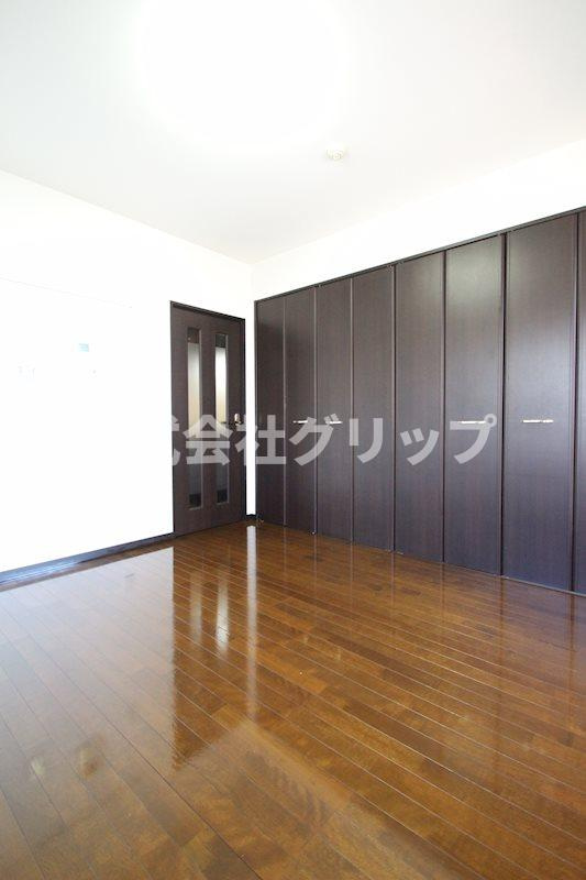 横浜市西区高島２丁目の賃貸マンションの居間・リビング