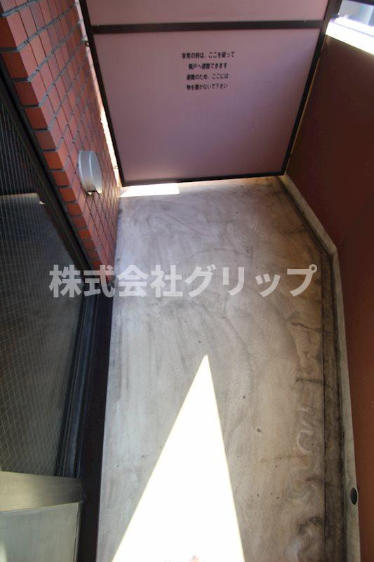 横浜市西区高島２丁目の賃貸マンションのバルコニー