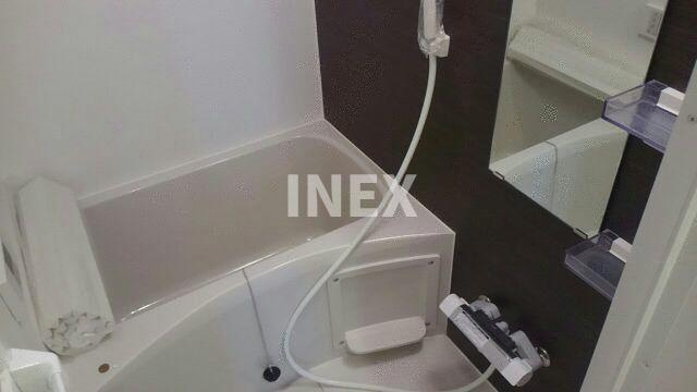 横浜市中区竹之丸のアパートの浴室