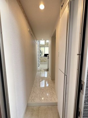 横浜市金沢区野島町のアパートの玄関
