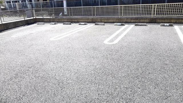 ニュー・ホワイト・ヒルの駐車場