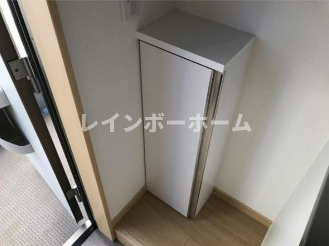 アットリラ行徳の玄関