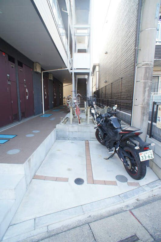 リブリ・Espoir 壱番館の駐車場