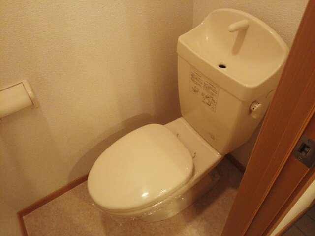 サンライズ栄和のトイレ|コンパクトで使いやすいトイレです