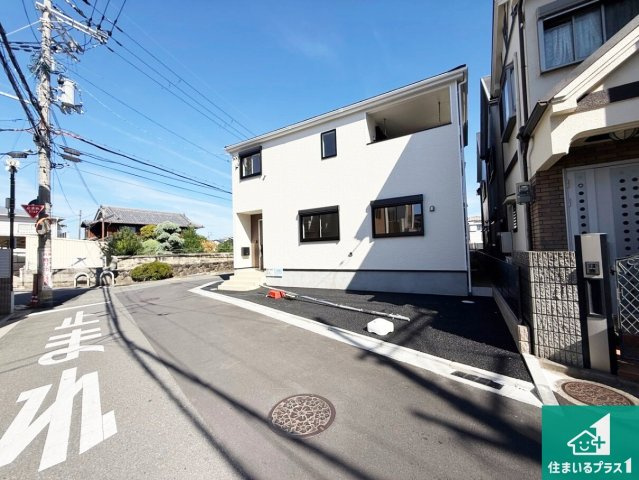 31(土)1(日)3(祝)現地説明会！◆東大阪市玉串町西　第1期　新築一戸建ての前面道路含む現地写真|周辺は閑静な住宅街！前面道路広々で車の出し入れも便利です。駐車が苦手な方でも安心して車庫入れできます！