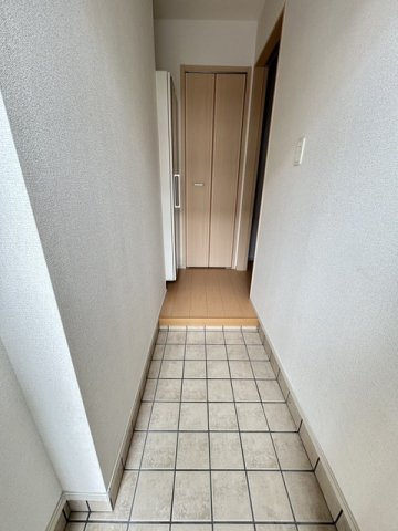 ボナール　セカンド　ハイツの玄関|明るい玄関です