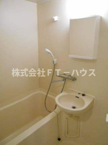 リリーパレスナルシマⅢの浴室