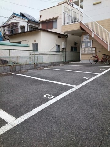 ハイツ宮ノ前の駐車場|駐車場完備です