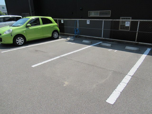 グランディール山手　Aの駐車場
