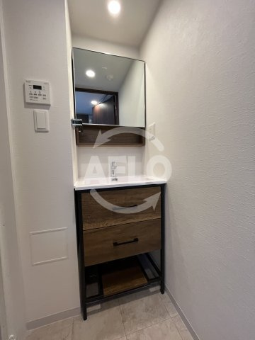 DOUBLE　NINE　RESIDENCE　TENNOJIMINAMIの洗面所|DOUBLE　NINE　RESIDENCE　TENNOUJIMINAMI　独立洗面台