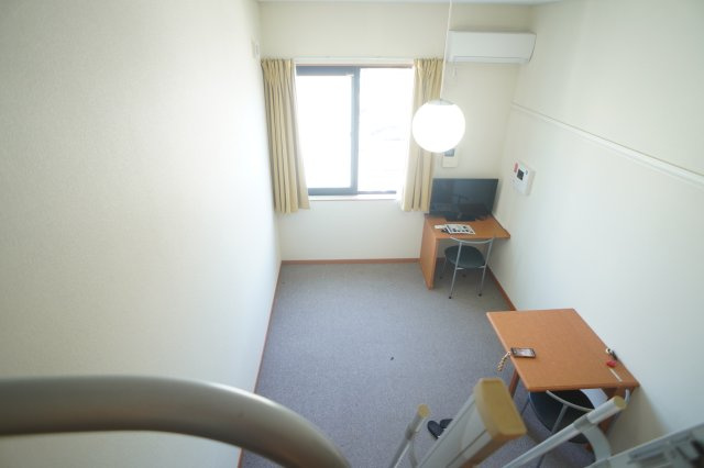 レオパレスサンコート学園前A203｜ロフト 敷地内ごみ置き場 全居室収納
